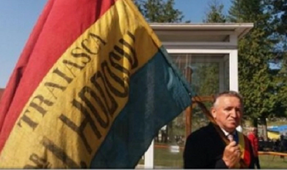 Tricolor vechi de 150 de ani, dus la mormântul lui Avram Iancu