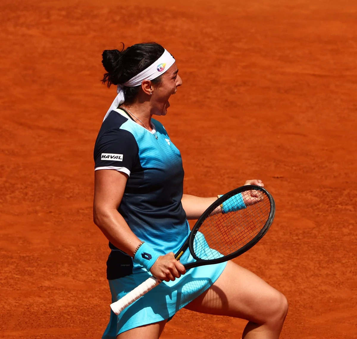 Tunisianca Jabeur nu i-a dat nicio șansă lui Halep! Românca e "out" de la Madrid