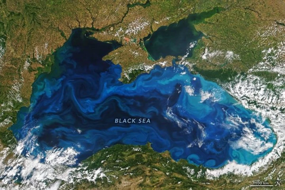 Turcia restricționează accesul navelor comerciale în Marea Neagră. Atacurile cu drone pun în pericol navigația