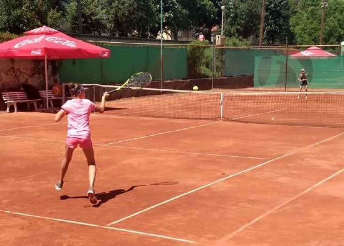 Turneu internațional de tenis juvenil la Arad, finalele se vor juca de Ziua Copilului!