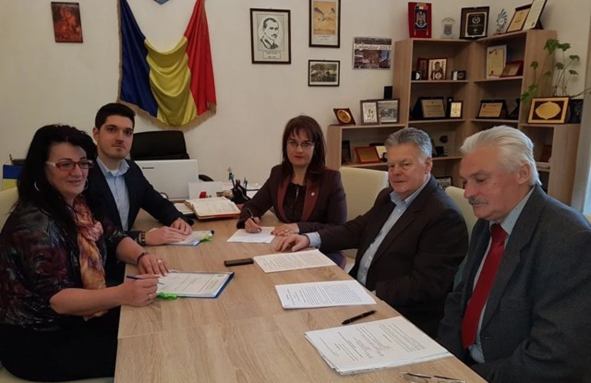 UAV sprijină învățământul în limba română din Ungaria