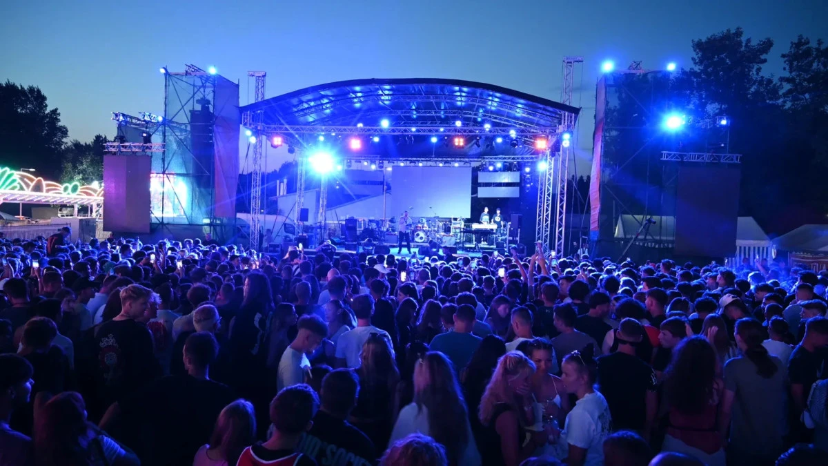 Ultima seară la Festivalul Berii Arad – Theo Rose și Iuly Neamțu, în concertul final