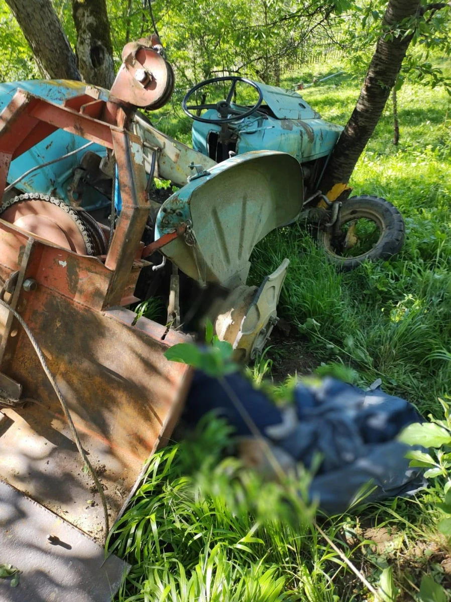 Un agricultor de 77 de ani a murit strivit de un utilaj agricol, la Pleșcuța