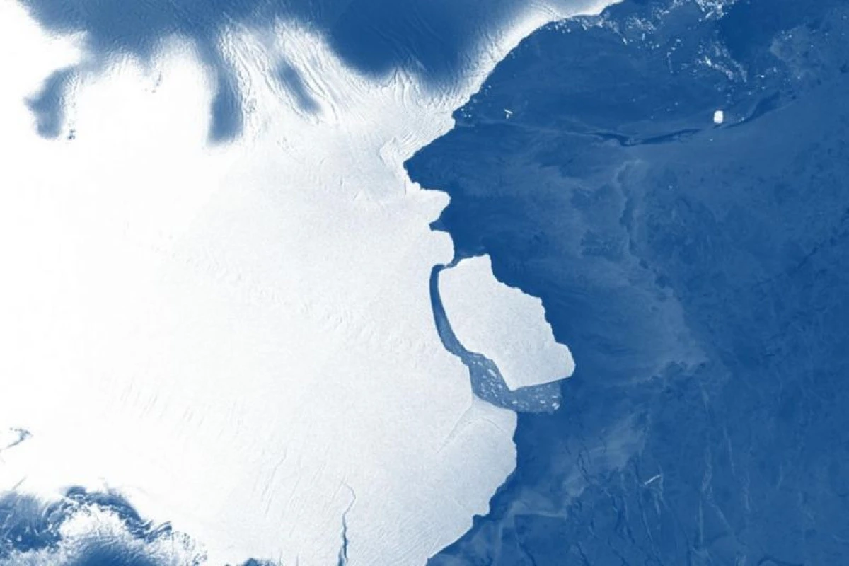 Un aisberg de dimensiunea oraşului Sydney s-a desprins din Antarctica