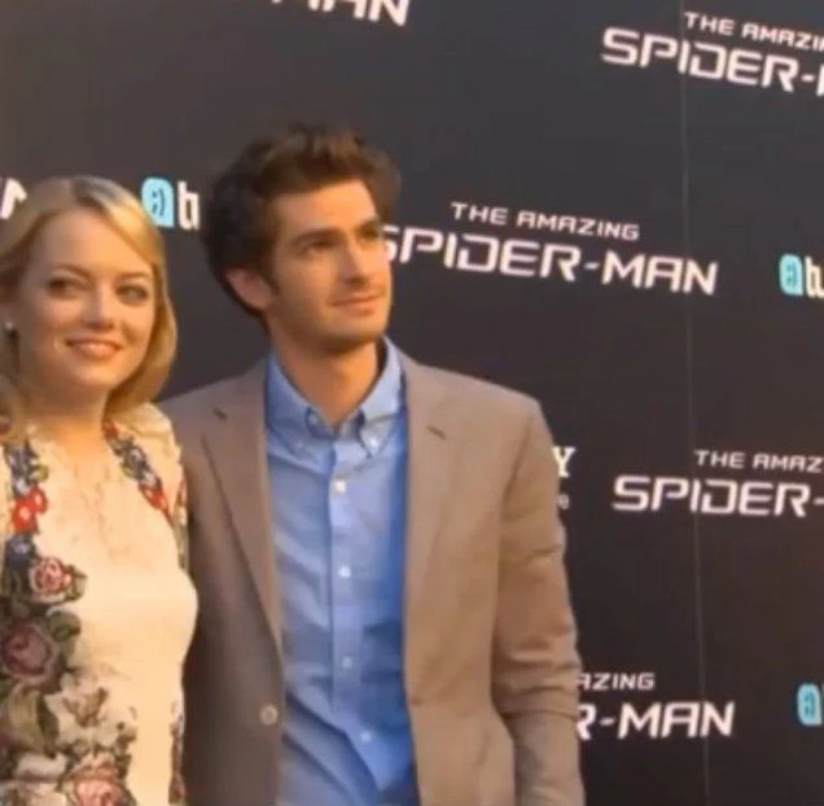 UN ALT CUPLU E PE CALE SA SE DEZBINE! EMMA STONE ESTE DIN NOU SINGURA?