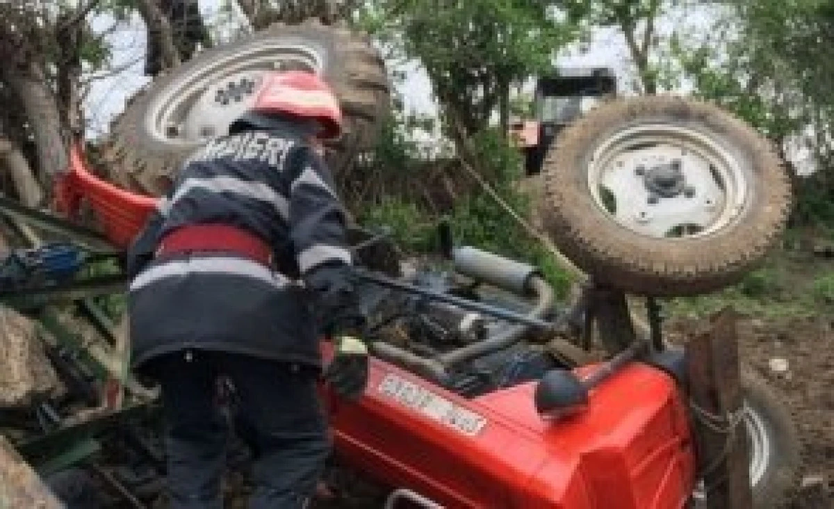 Un arădean a fost grav rănit, după ce s-a răsturnat cu un TAF, în apropierea comunei Vaţa de Jos