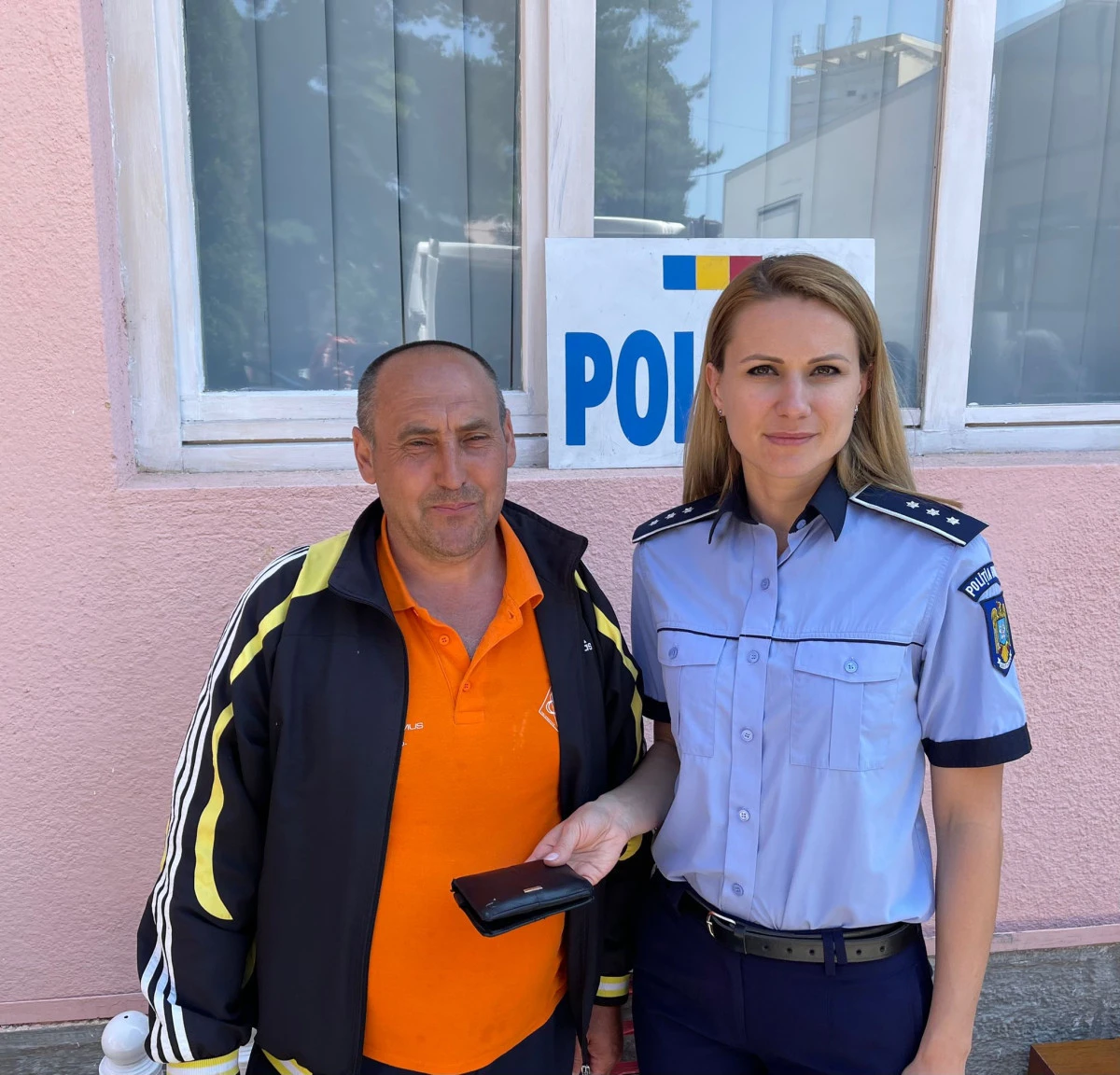 Un arădean a găsit un portmoneu cu bani, pe care l-a predat proprietarului