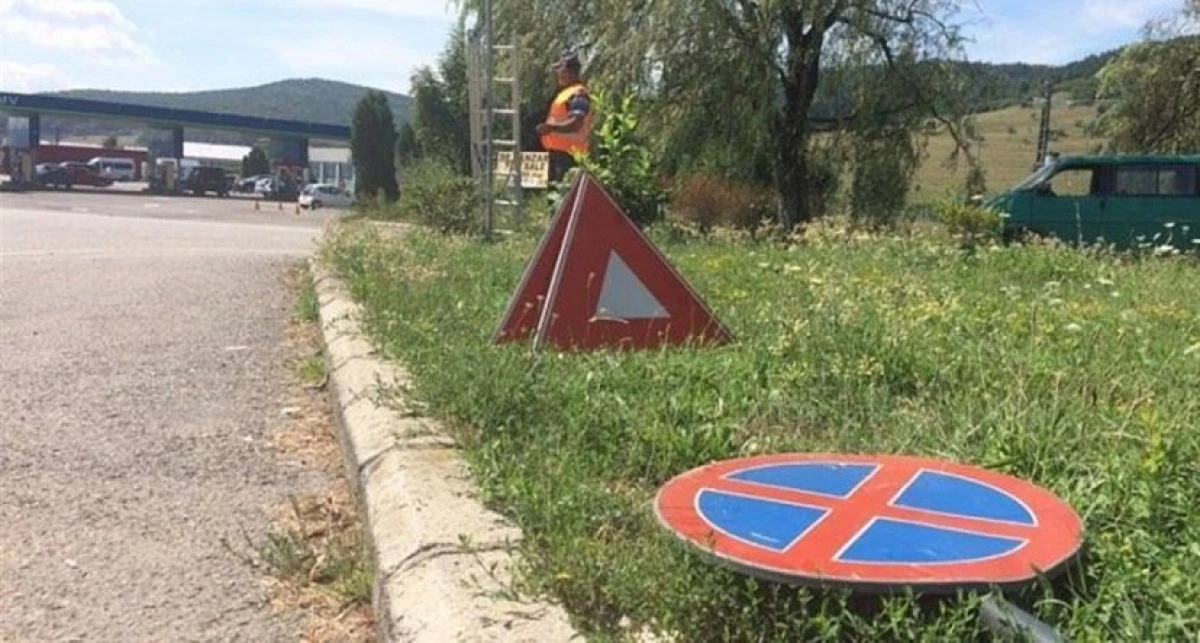 Un arădean de 19 ani, prins în timp ce fura indicatoare rutiere