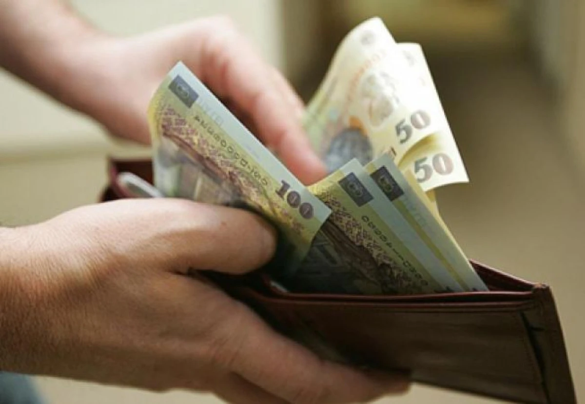 Un arădean de 50 de ani, prins în timp ce fura dintr-un portofel