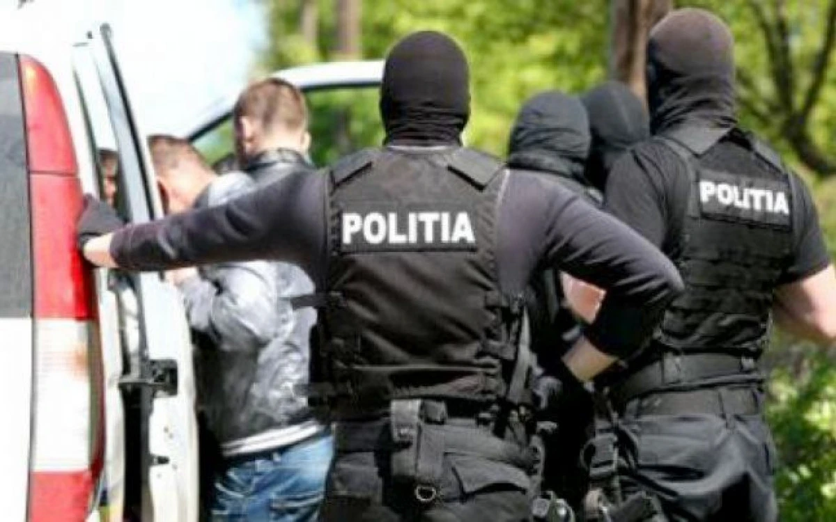 Un arădean, prins în timp ce vindea droguri la Timișoara