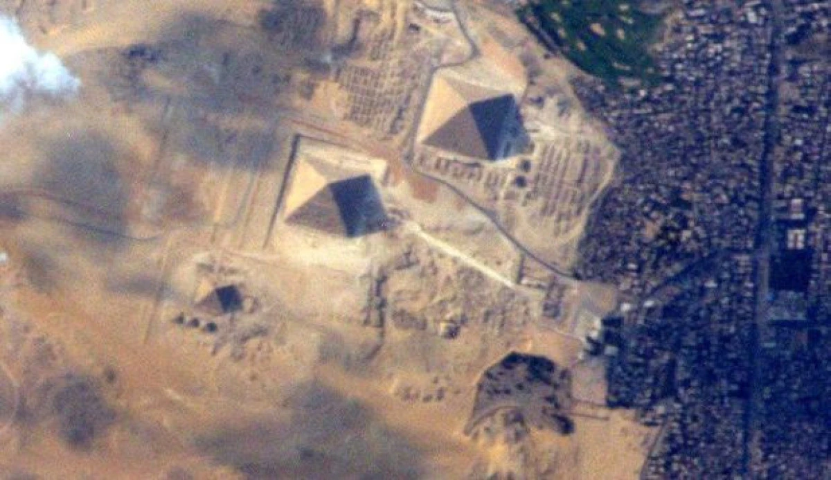 UN ASTRONAUT DE PE ISS A REALIZAT O FOTOGRAFIE IMPRESIONANTA A PIRAMIDELOR VAZUTE DIN SPATIU