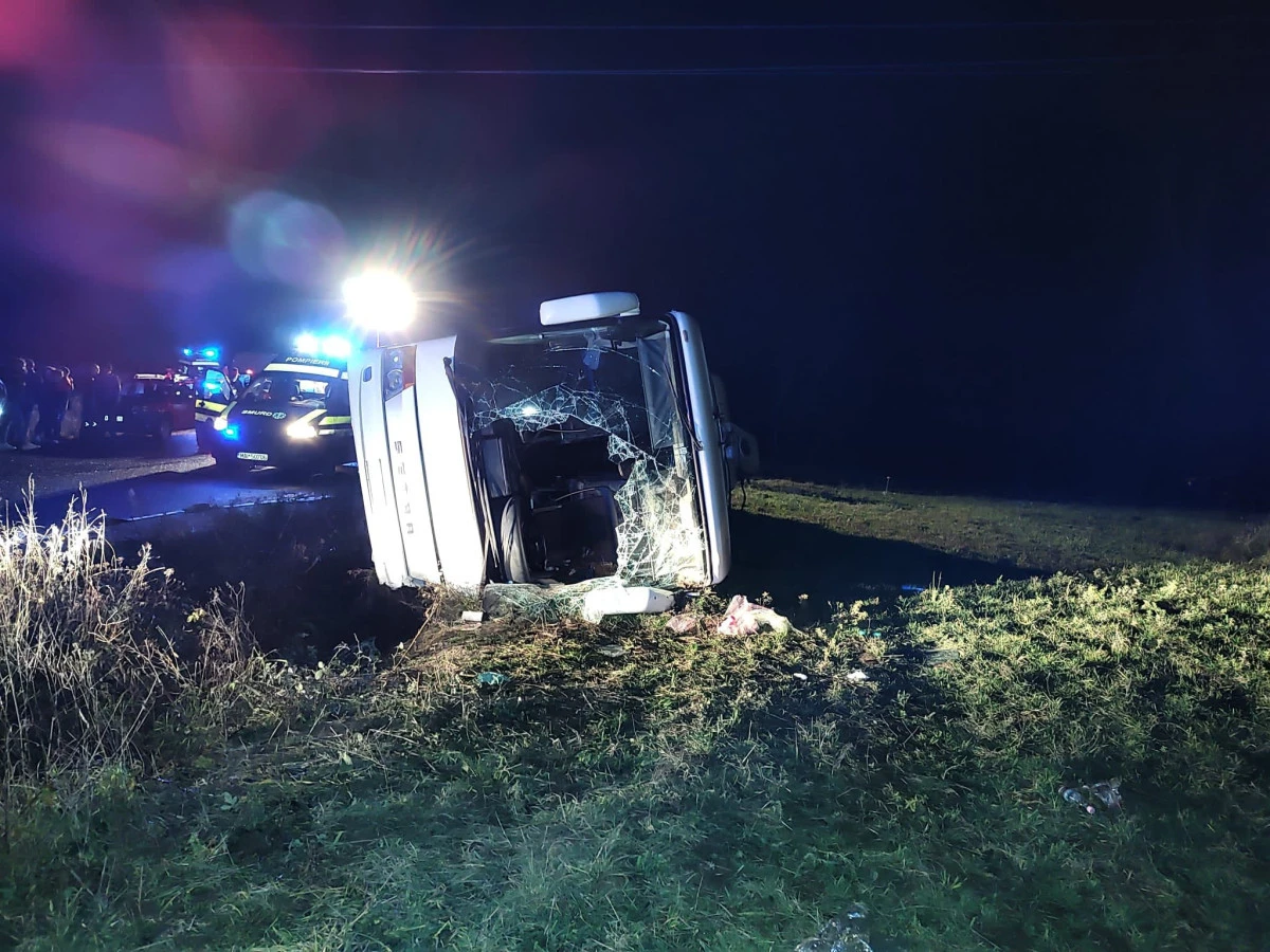 Un autocar cu 33 de pasageri s-a răsturnat între Cuied și Buteni. Șapte victime necesită spitalizare