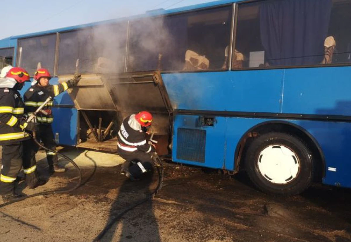 Un autocar în care se aflau 21 de copii a luat foc la Botoșani, în localitatea în care s-a născut George Enescu