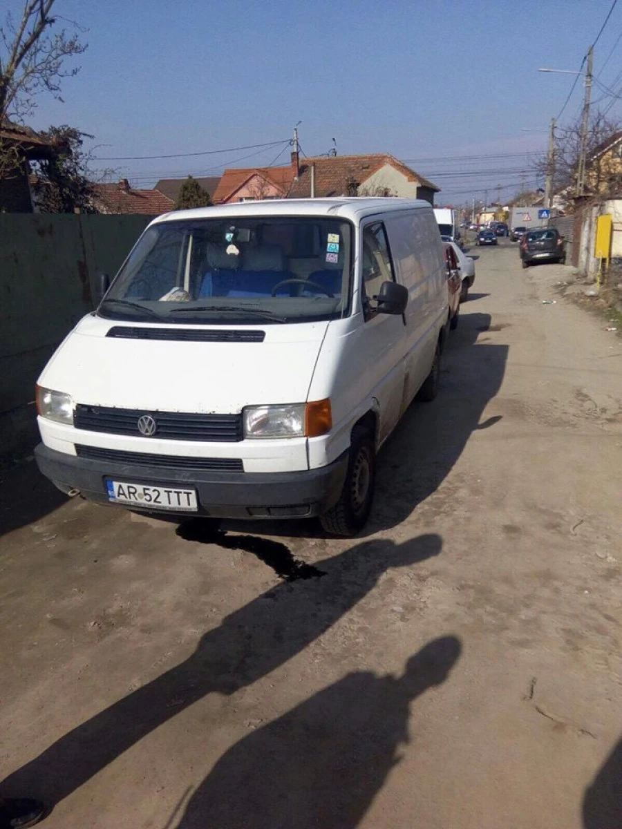 Un autoturism furat a fost descoperit de polițiștii locali, pe strada Cucului