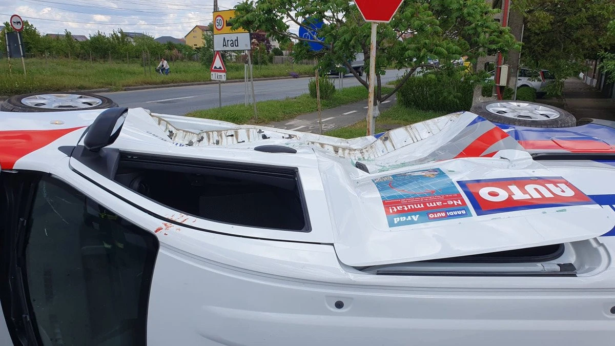 Un autoturism s-a răsturnat pe Centura Aradului