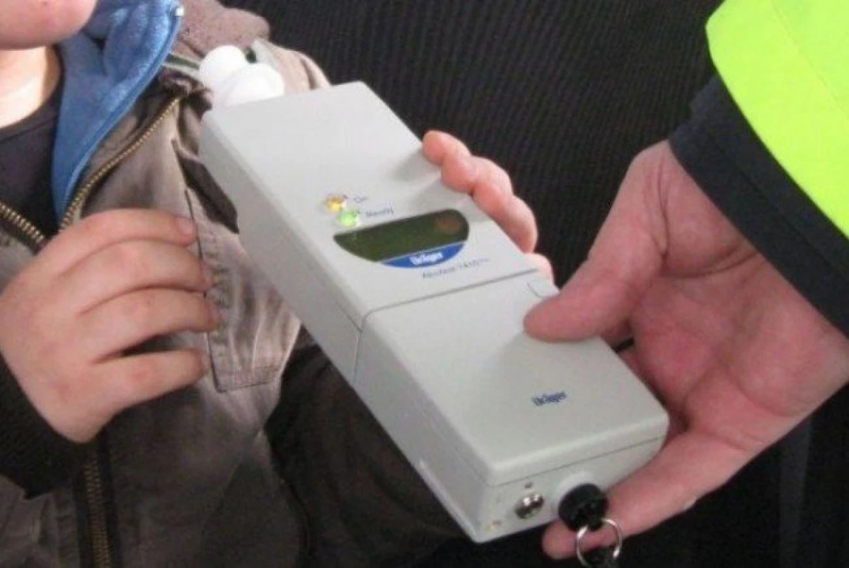 Un bărbat a fost prins, la Păuliș, conducând cu o alcoolemie record