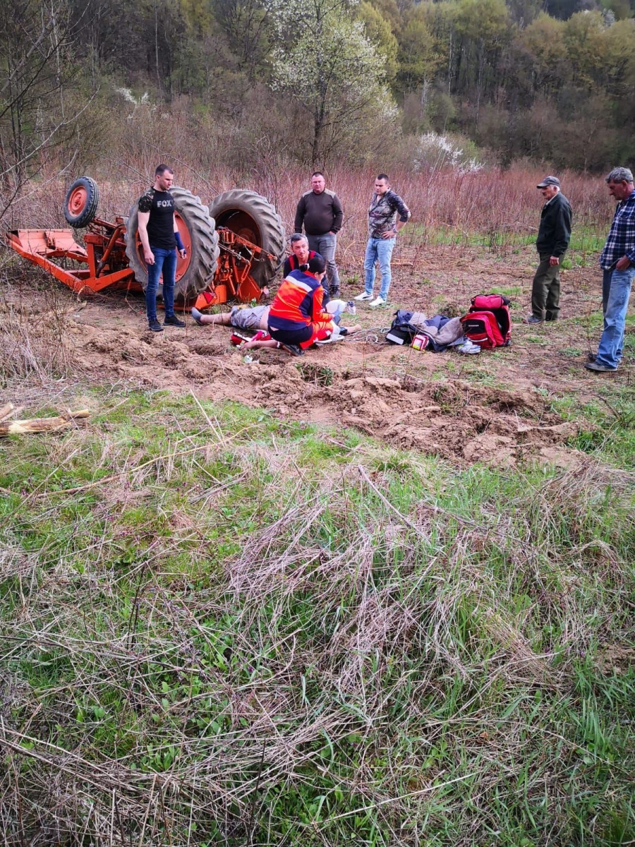 Un bărbat a murit la Dumbrăvița, după ce un tractor a căzut peste el