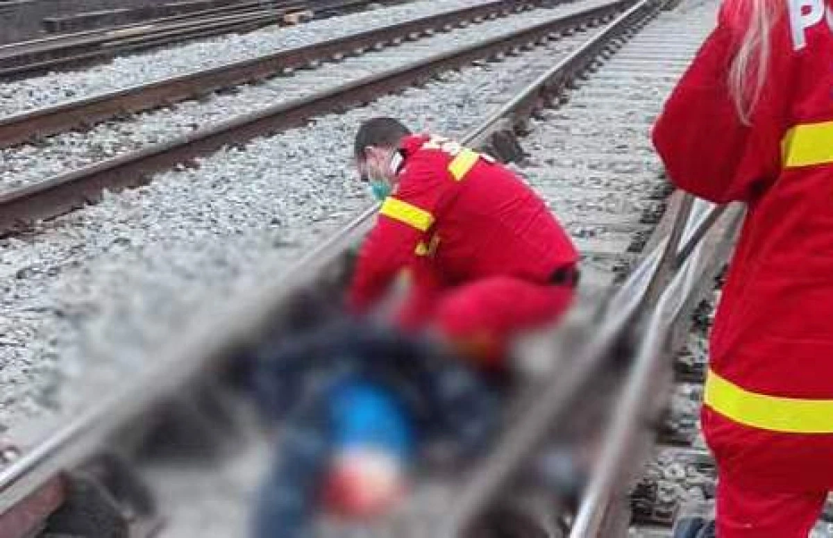 Un bărbat a murit lovit de o locomotivă, sub podul din Grădiște