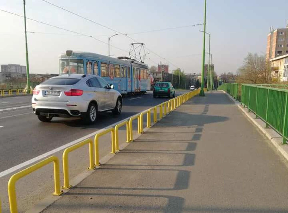 Un bărbat a vrut să se arunce de pe podul din Grădiște, dar a fost convins de polițiști și jandarmi să renunțe