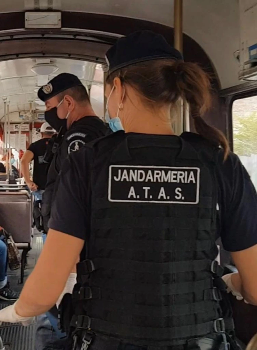 Un bărbat care a furat 21 rude de salam a fost prins în scurt timp de către jandarmi   