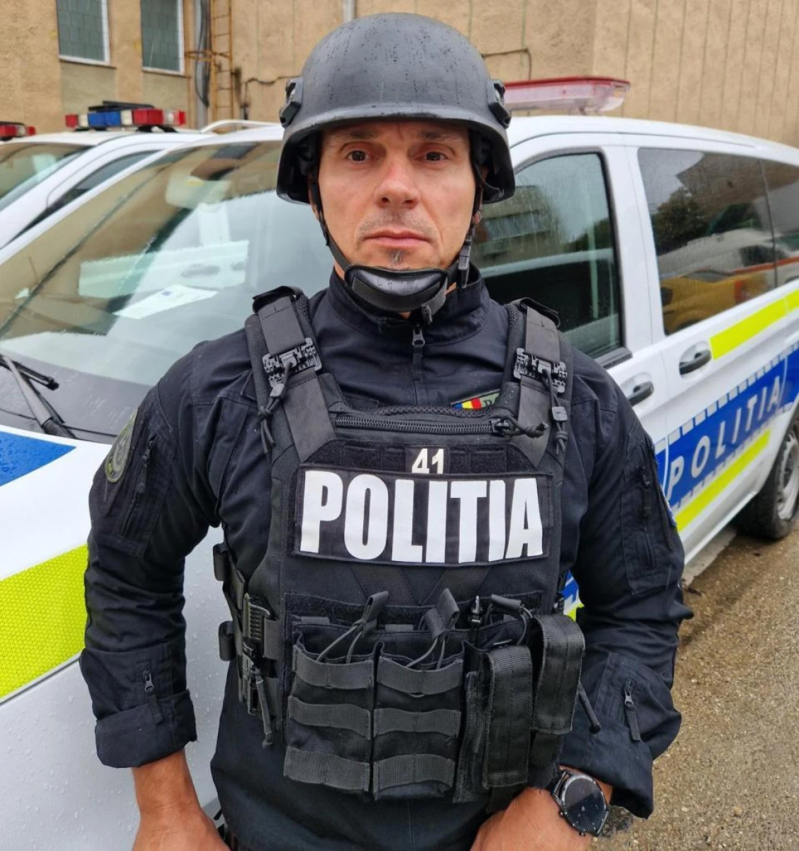 Un bărbat care atârna de un pod, salvat în ultima clipă de polițistul Cristian Flonta