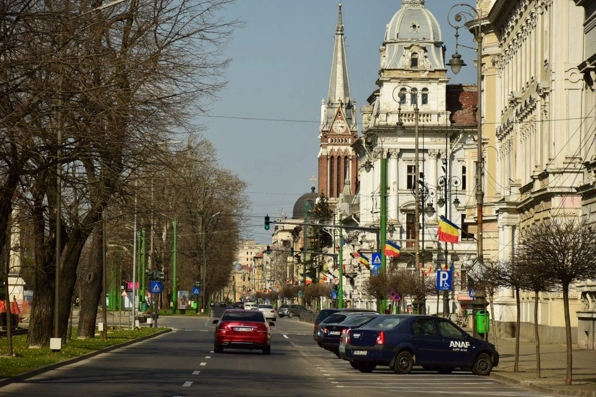 Un bărbat de 39 de ani îşi efectua „izolarea la domiciliu“, plimbându-se prin oraş