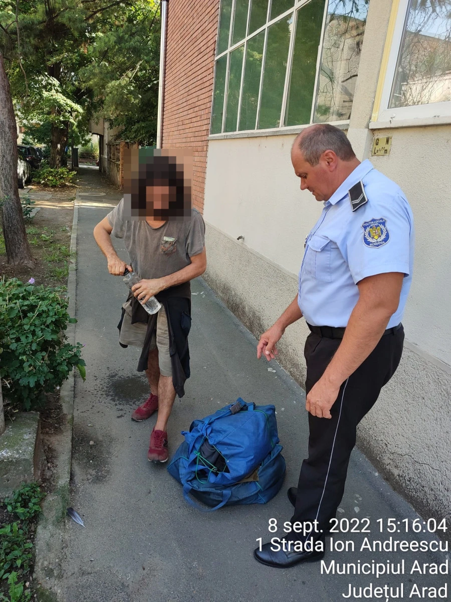 Un bărbat de 46 de ani, prins de polițiști după ce a distrus mai multe mașini parcate pe centru