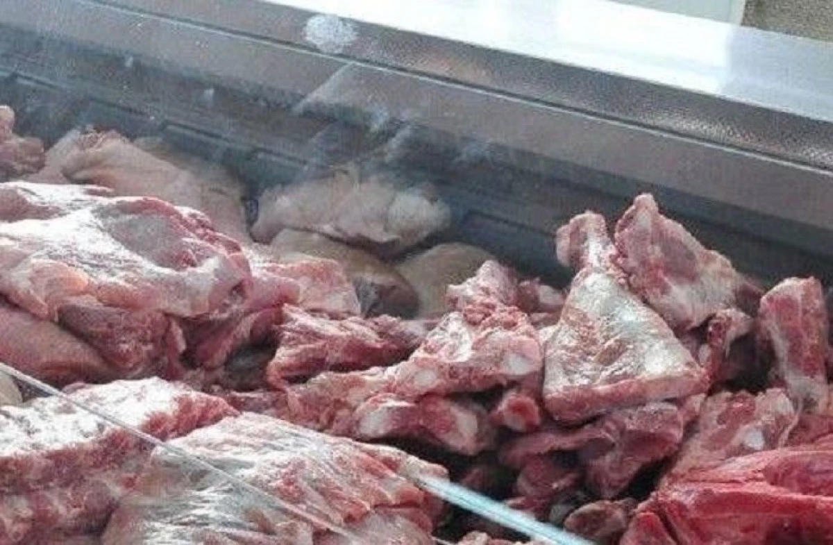 Un bărbat de 60 de ani din Constanța, prins la furat carne dintr-un magazin de pe Calea Radnei