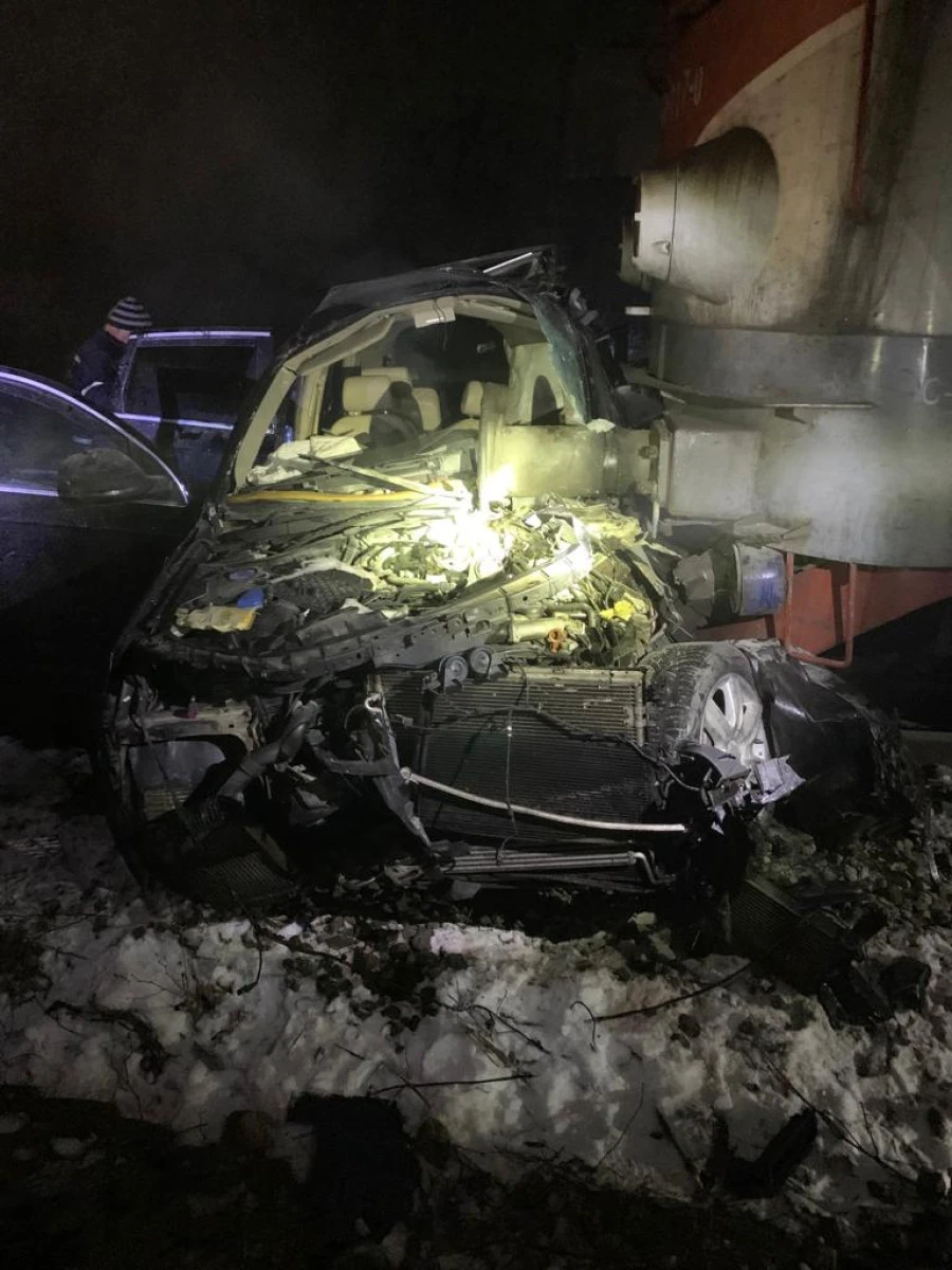 Un bărbat din Vinga a scăpat cu răni ușoare, după ce mașina i-a fost strivită de tren