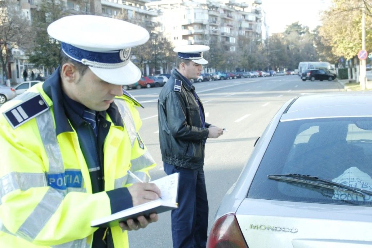 UN BARBAT ESTE CERCETAT PENAL PENTRU CA A CONDUS CU PERMISUL SUSPENDAT