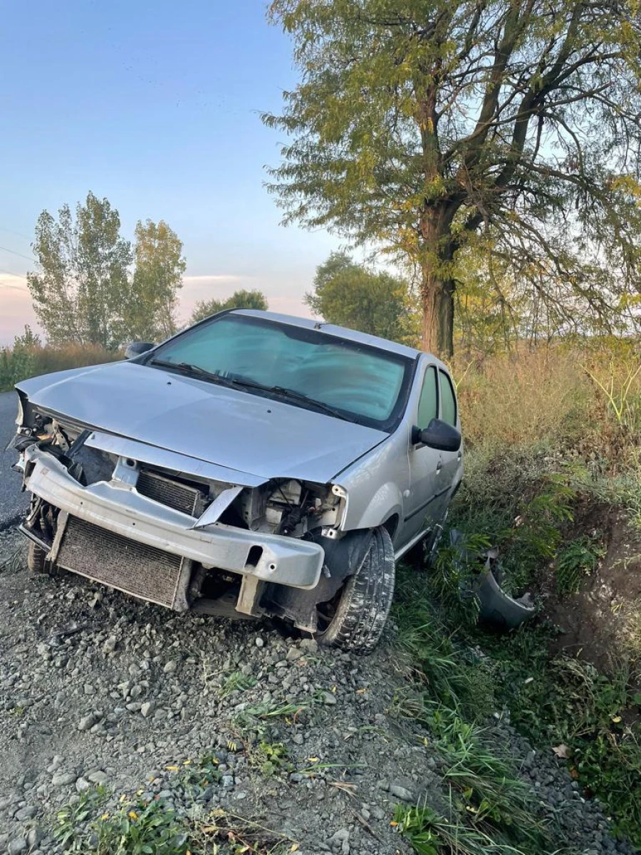 Un bărbat este în stare gravă după ce a ieșit cu mașina din decor, pe drumul Horia - Șiria