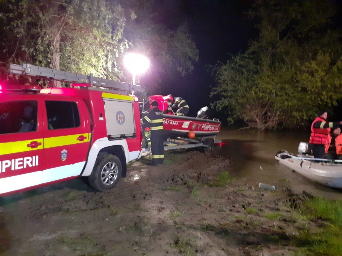 Un copil a decedat în urma accidentului de pe Mureș. Patru persoane sunt căutate de echipajele ISU
