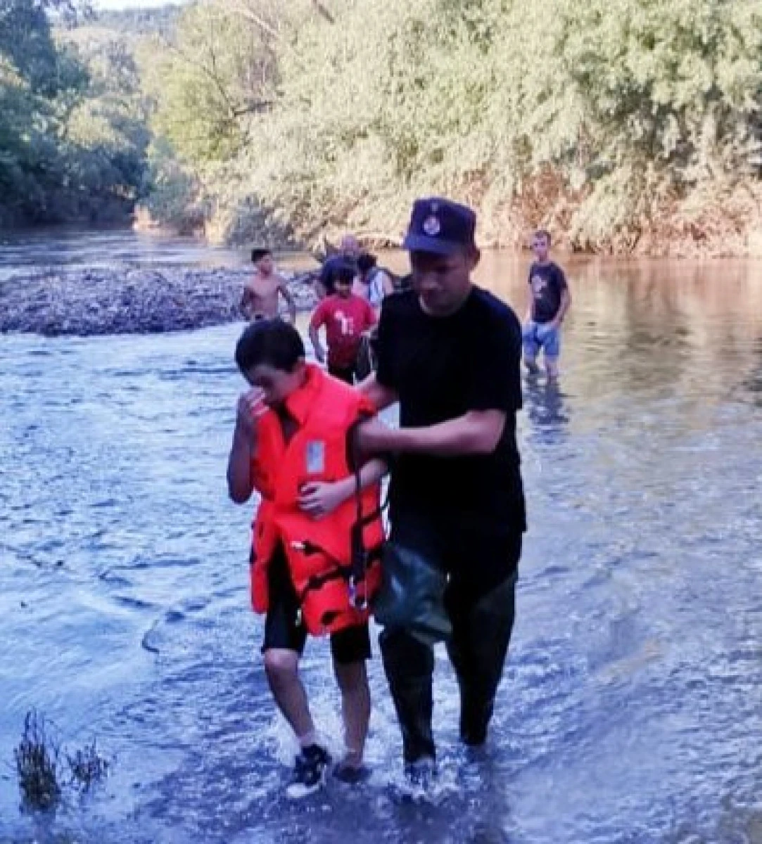 Un copil a fost salvat de la înec, de pompierii din Sebiș