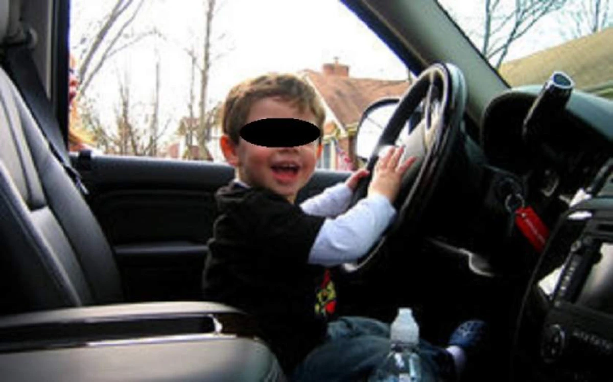 Un copil de 4 ani din Vestul țării, cercetat pentru conducere fără permis