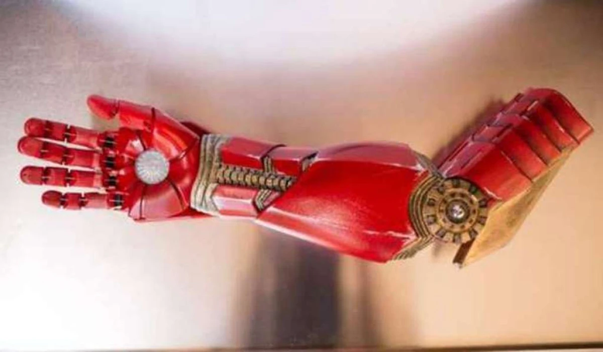 UN COPIL DE SAPTE ANI A PRIMIT O MANA NOUA DE LA IRON MAN
