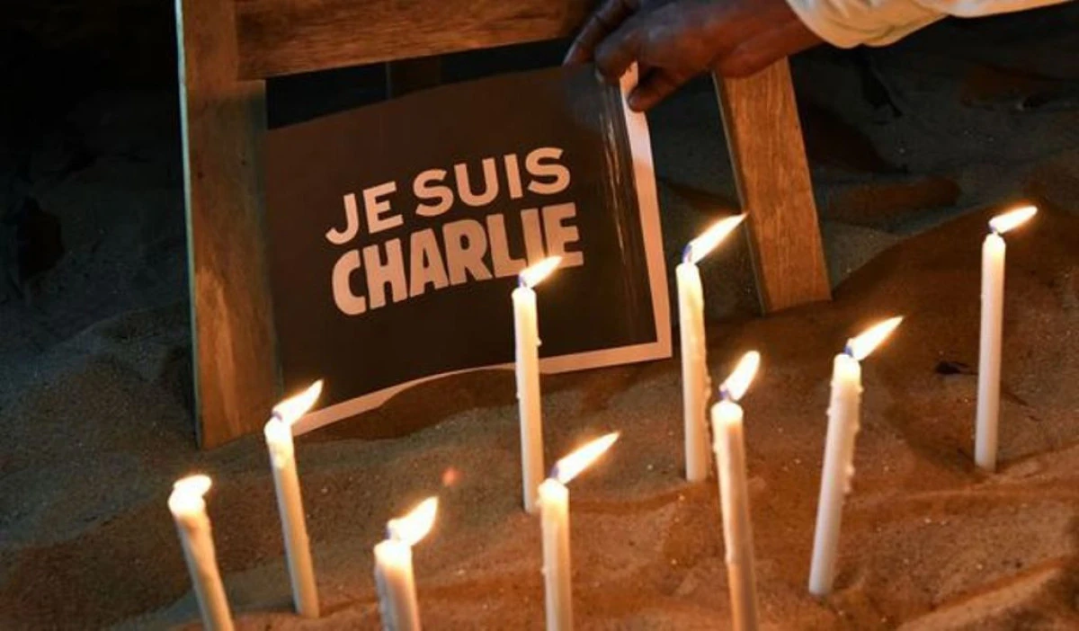 UN DESEN CU ASTERIX, VANDUT CU 150.000 EURO, IN BENEFICIUL FAMILIILOR VICTIMELOR DE LA CHARLIE HEBDO