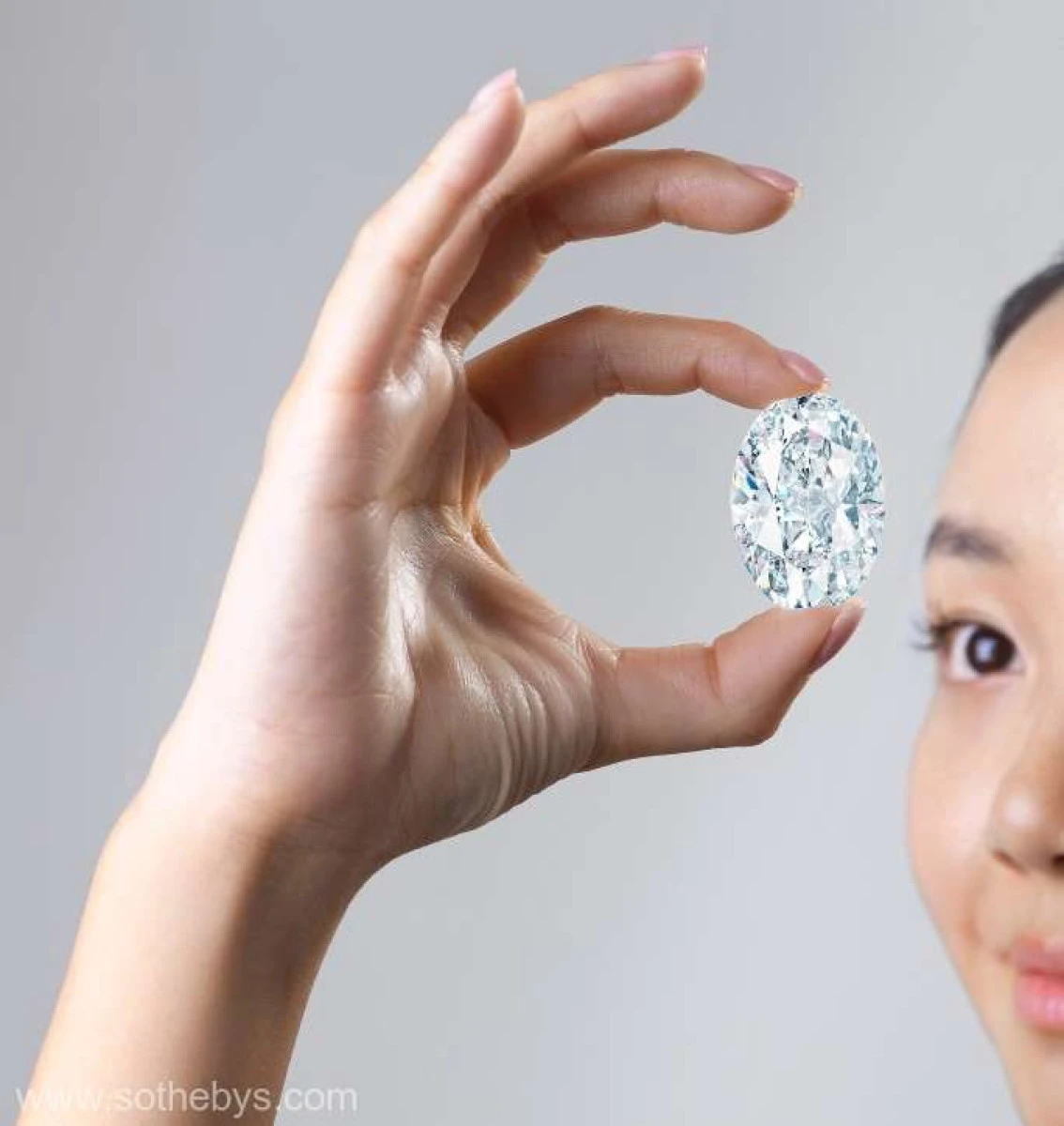 Un diamant de 102 carate ar putea fi vândut la licitaţie cu 30 de milioane de dolari