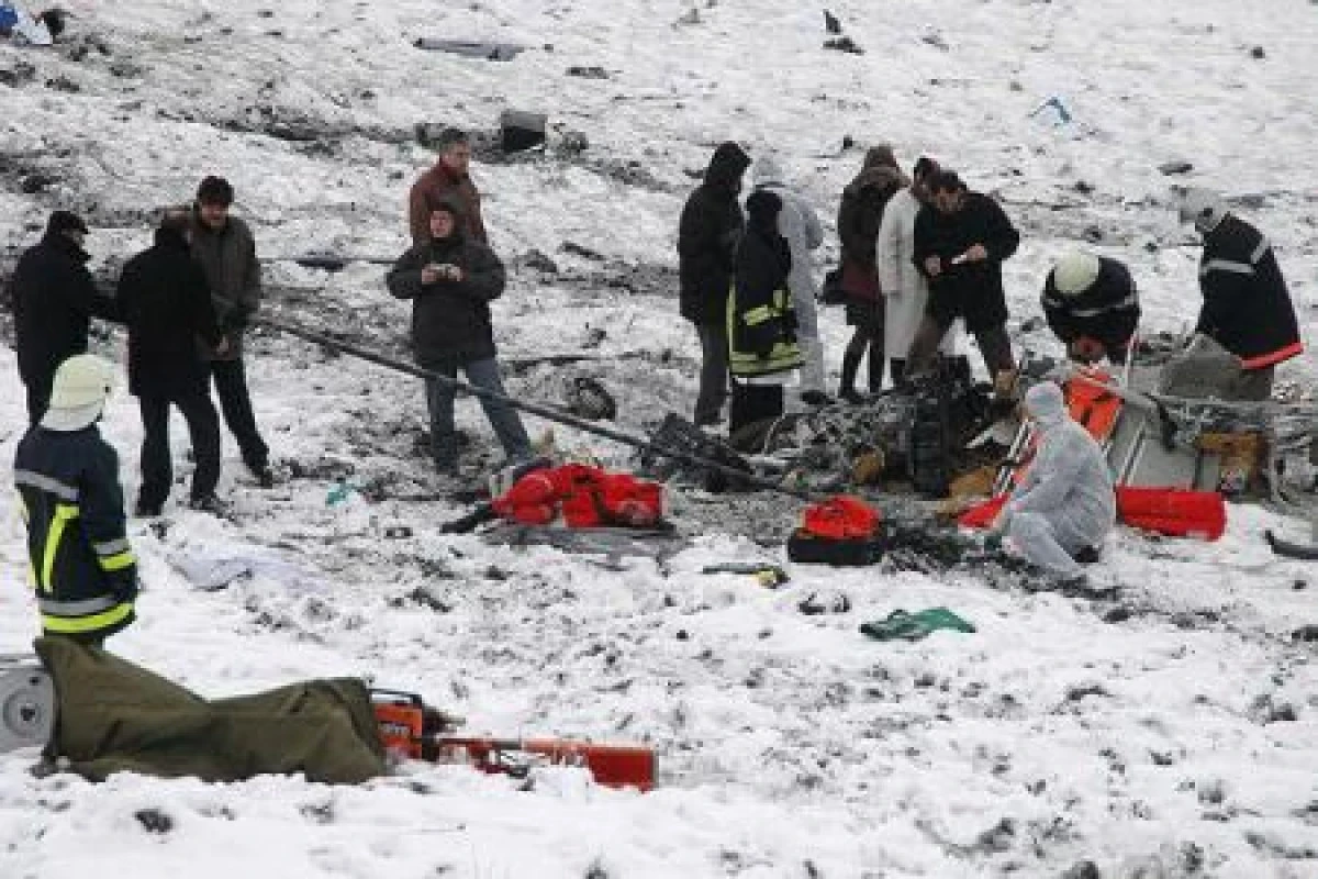 UN ELICOPTER S-A PRABUSIT LANGA SIBIU. OPT PERSOANE AU DECEDAT SI ALTE DOUA SUNT RANITE