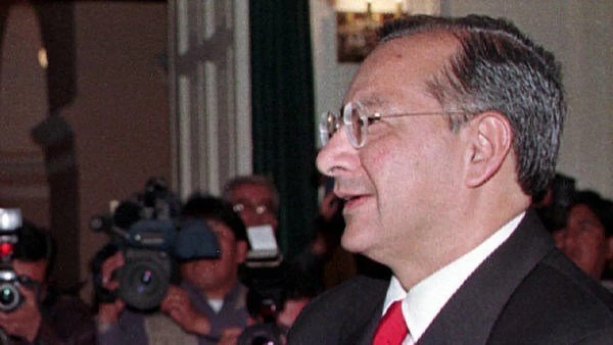 Un fost ambasador american pledează vinovat pentru spionaj în favoarea Cubei timp de 40 de ani