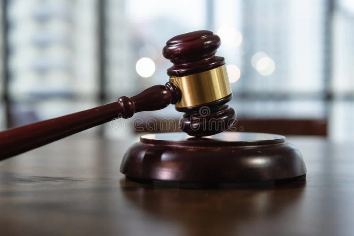 Un fost polițist din Arad, trimis în judecat. A avertizat un făptuitor despre percheziții, în schimbul a 5.000 de euro