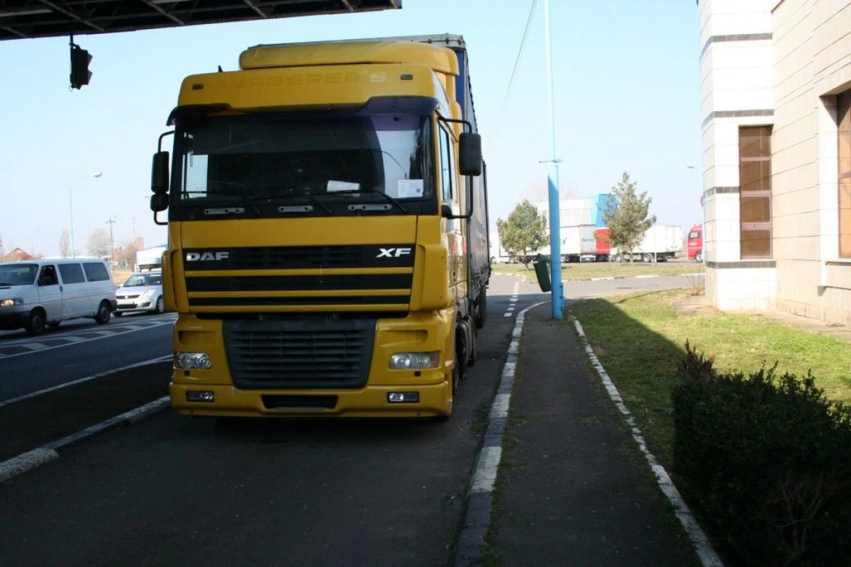 UN GEORGIAN A FOST PRINS LA FRONTIERA CU AUTOVEHICULE FARA ACTE