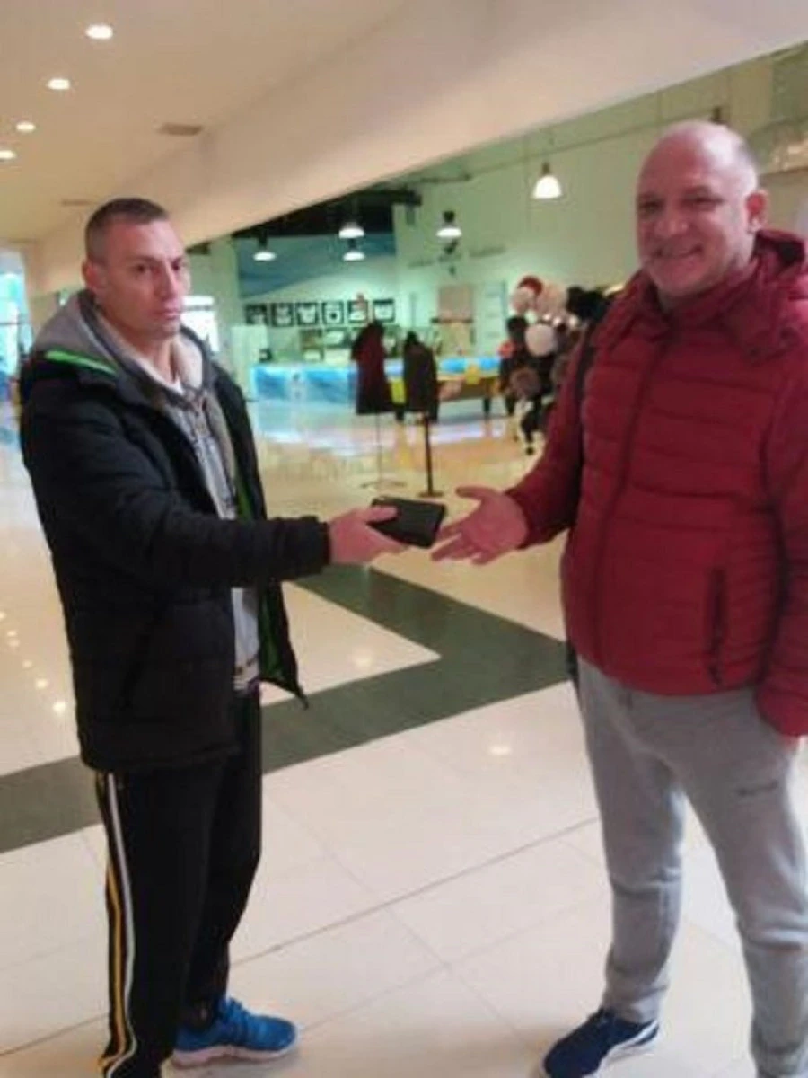 Un jandarm arădean a găsit și înapoiat un portofel proprietarului