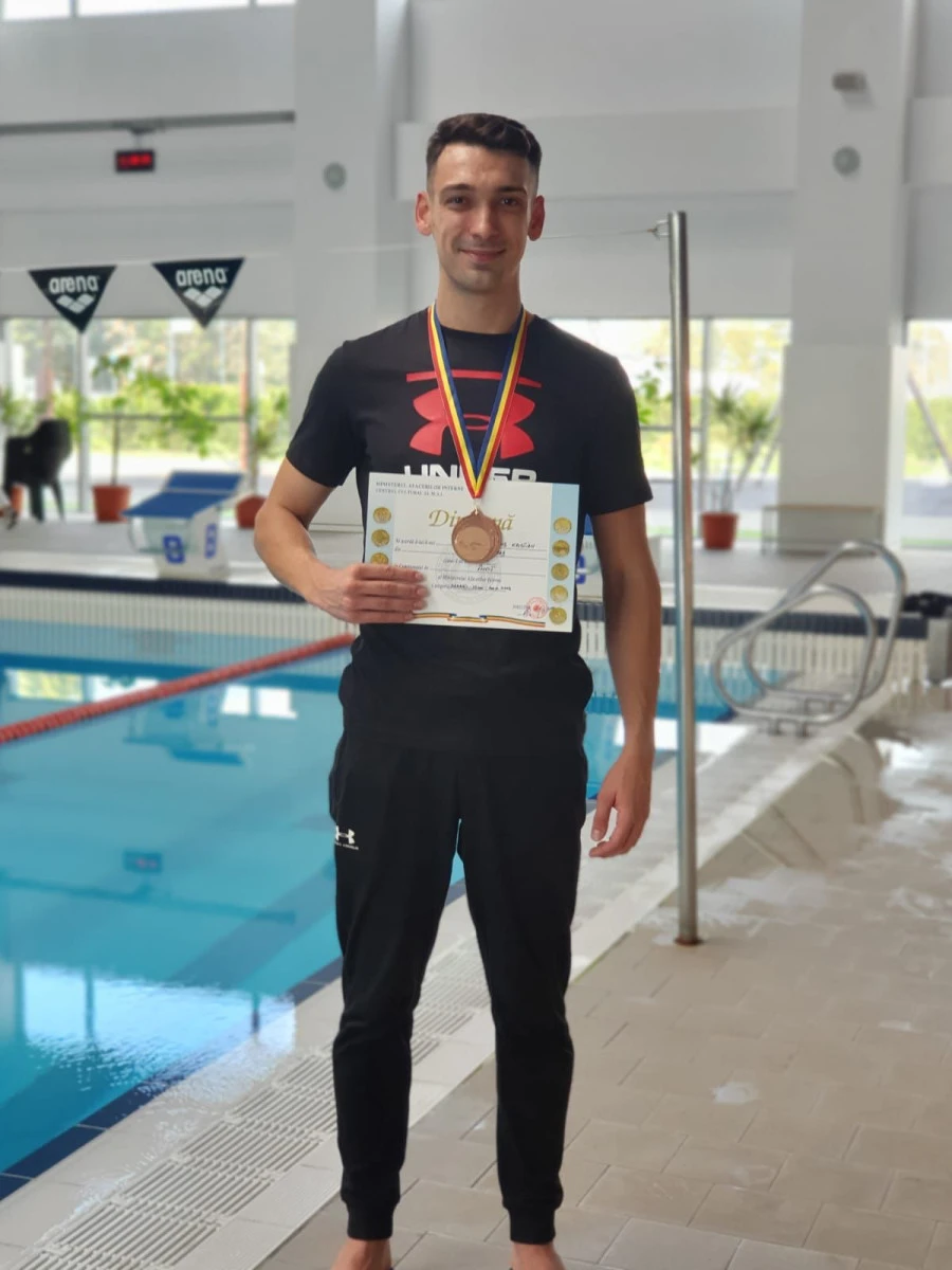 Un jandarm arădean medaliat la Campionatul de înot al M.A.I.