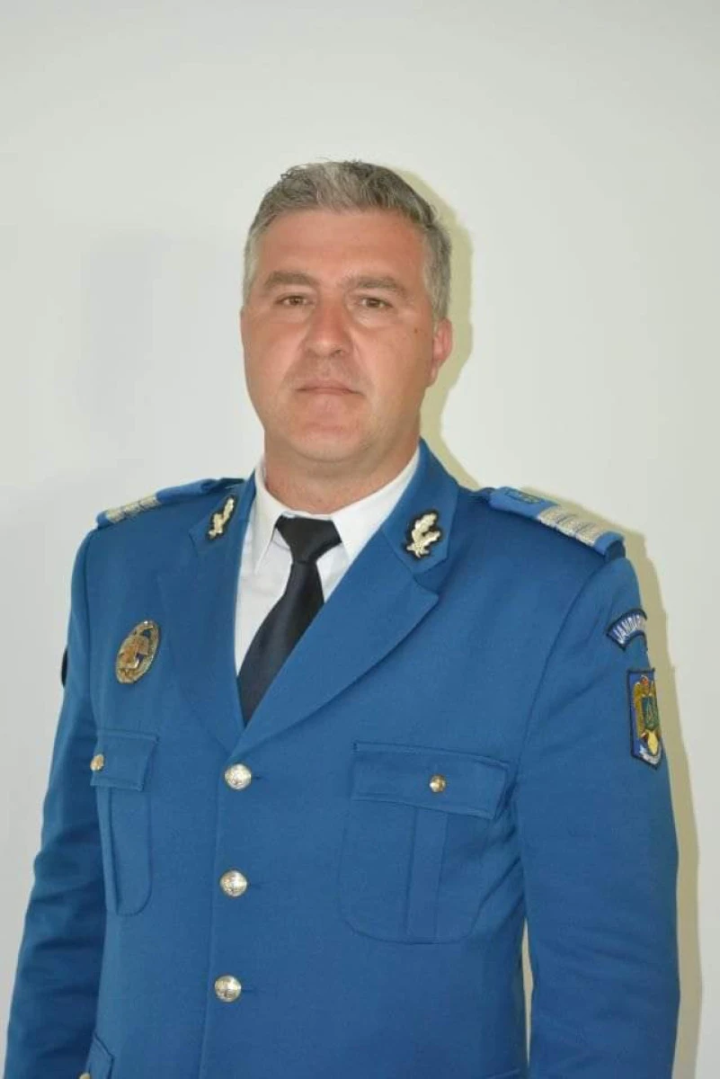 Un jandarm din Arad și-a oferit casa, drept adăpost pe timpul iernii, pentru o familie care a rămas fără locuință