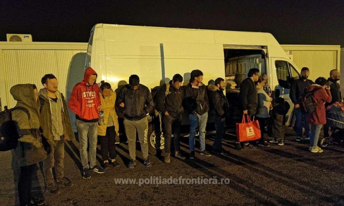 Un microbuz plin cu refugiați a fost oprit la Nădlac, de polițiștii de frontieră