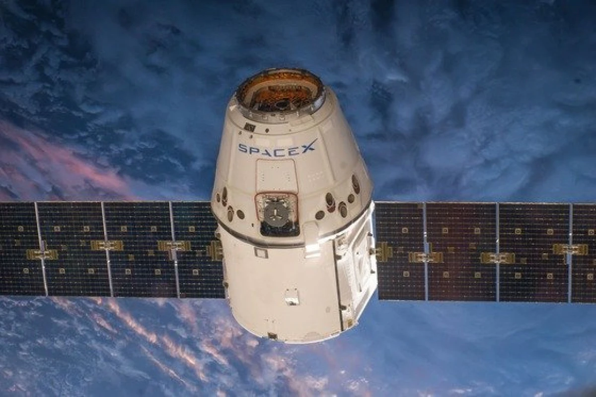 Un miliardar japonez, prima persoană care va călători în jurul Lunii cu un vehicul SpaceX