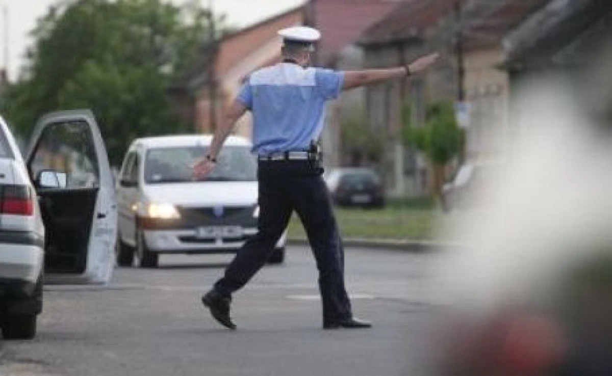 UN MINOR A FOST DEPISTAT ÎN TRAFIC CONDUCÂND FĂRĂ PERMIS
