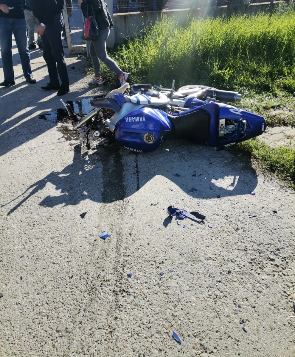 Un motociclist de 21 de ani a murit după ce s-a izbit de un autobuz, în Zona Industrială