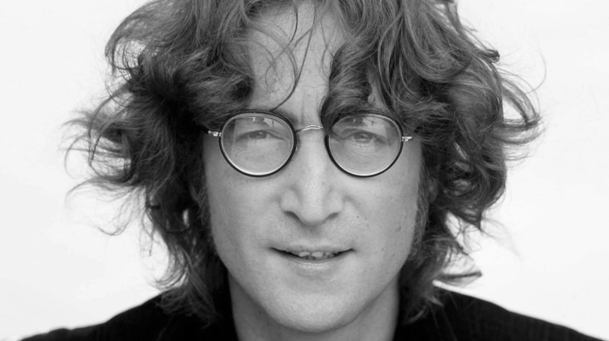 Un pian folosit de John Lennon, scos la licitație