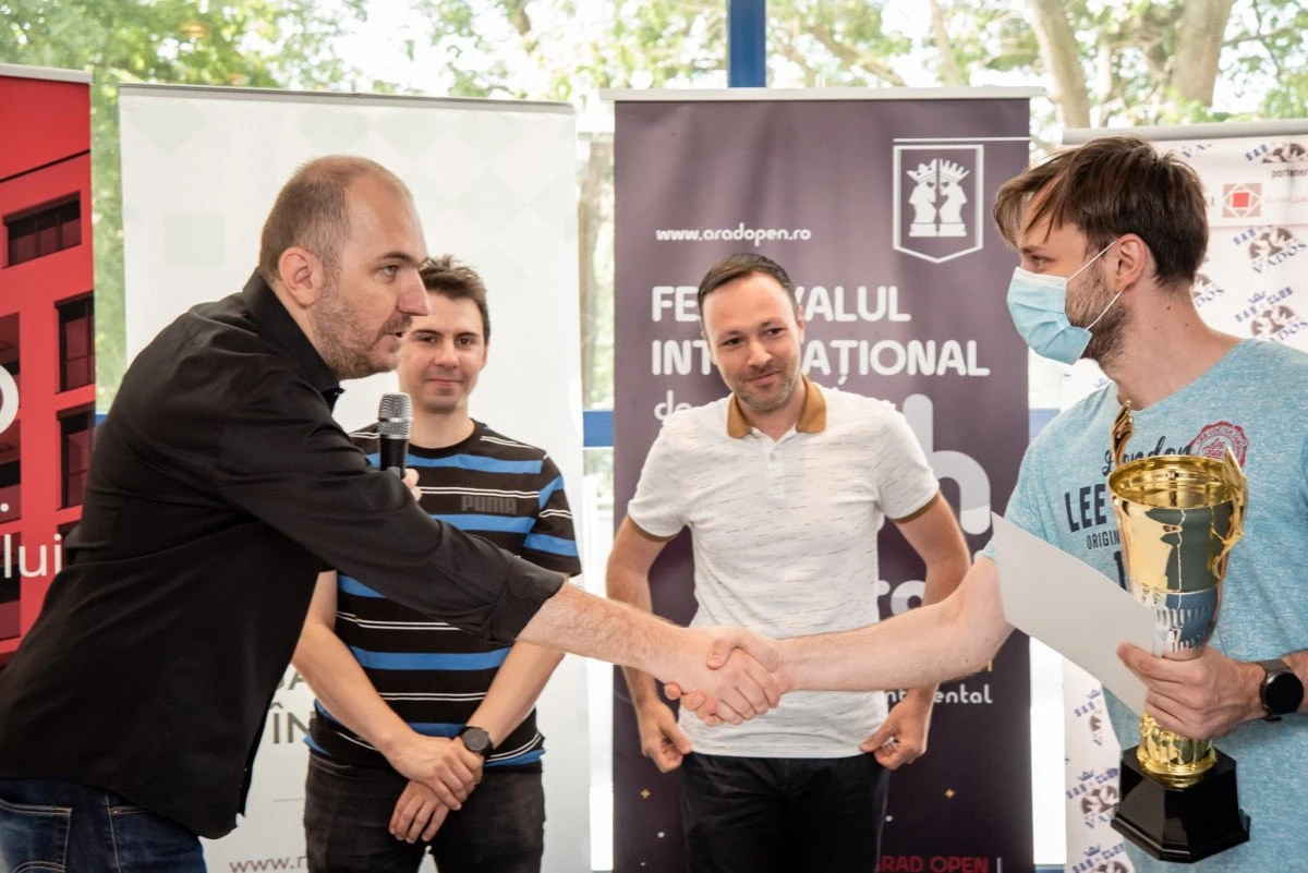 Un ploieştean a câştigat, în premieră, festivalul internaţional de şah Arad Open 2021